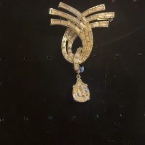 Rare vintage Trifari comet brooch