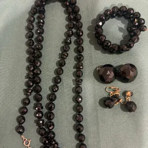 Vintage black beaded jewelry set
