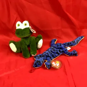 Beanie Baby lizard catches the frog