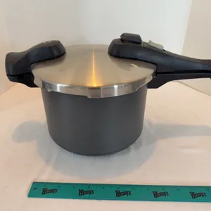 Stovetop pressure cooker with a non-stick coated aluminum body