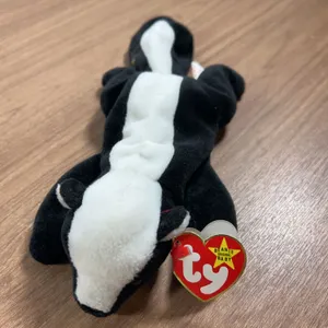 Ty Beanie Babies Stinky Skunk Plush with Hang Tag