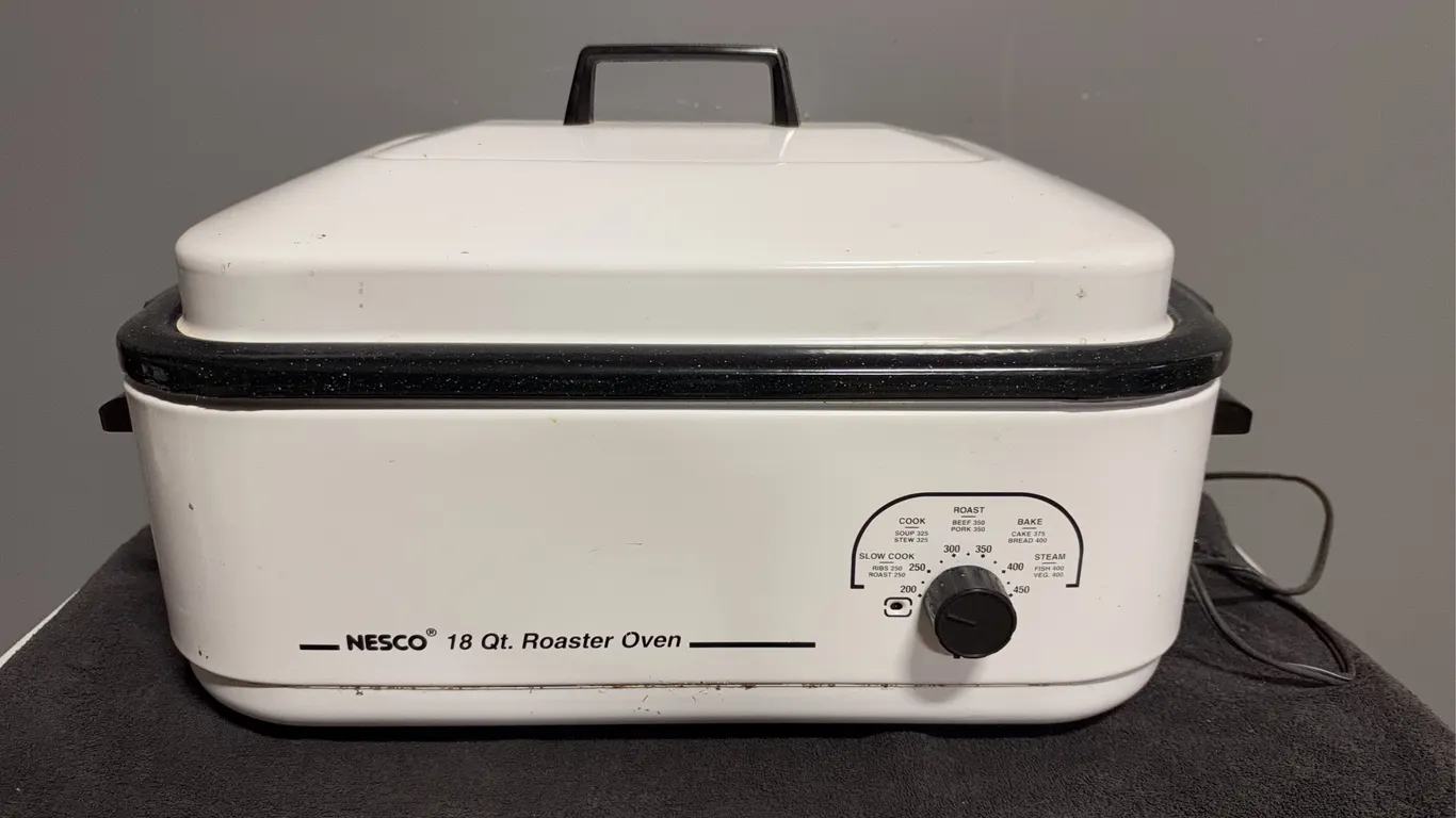Nesco 18-QT Roaster Oven Preowned