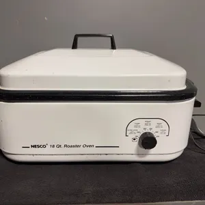 Nesco 18-QT Roaster Oven Preowned