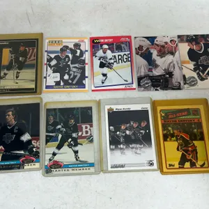 9 WAYNE GRETZKY CARDS