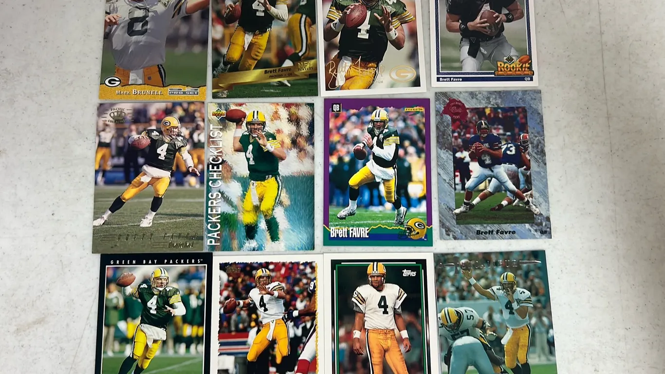 12 BRETT FAVRE CARDS