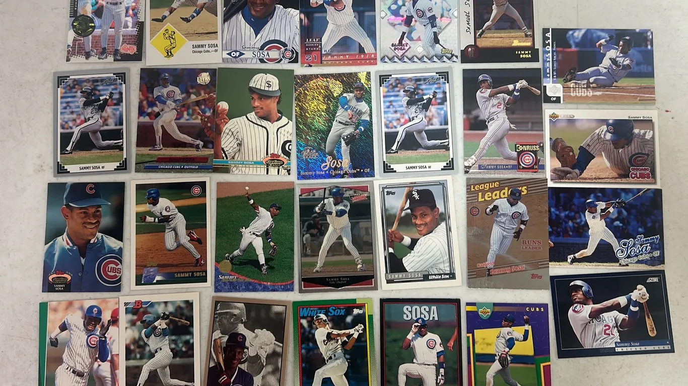 28 SAMMY SOSA CARDS