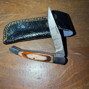 Damascus Steel Knife and Leather Sheath