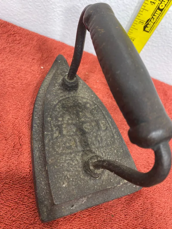 Vintage Cast Iron Sad Iron with Handle, Early 20th Century
