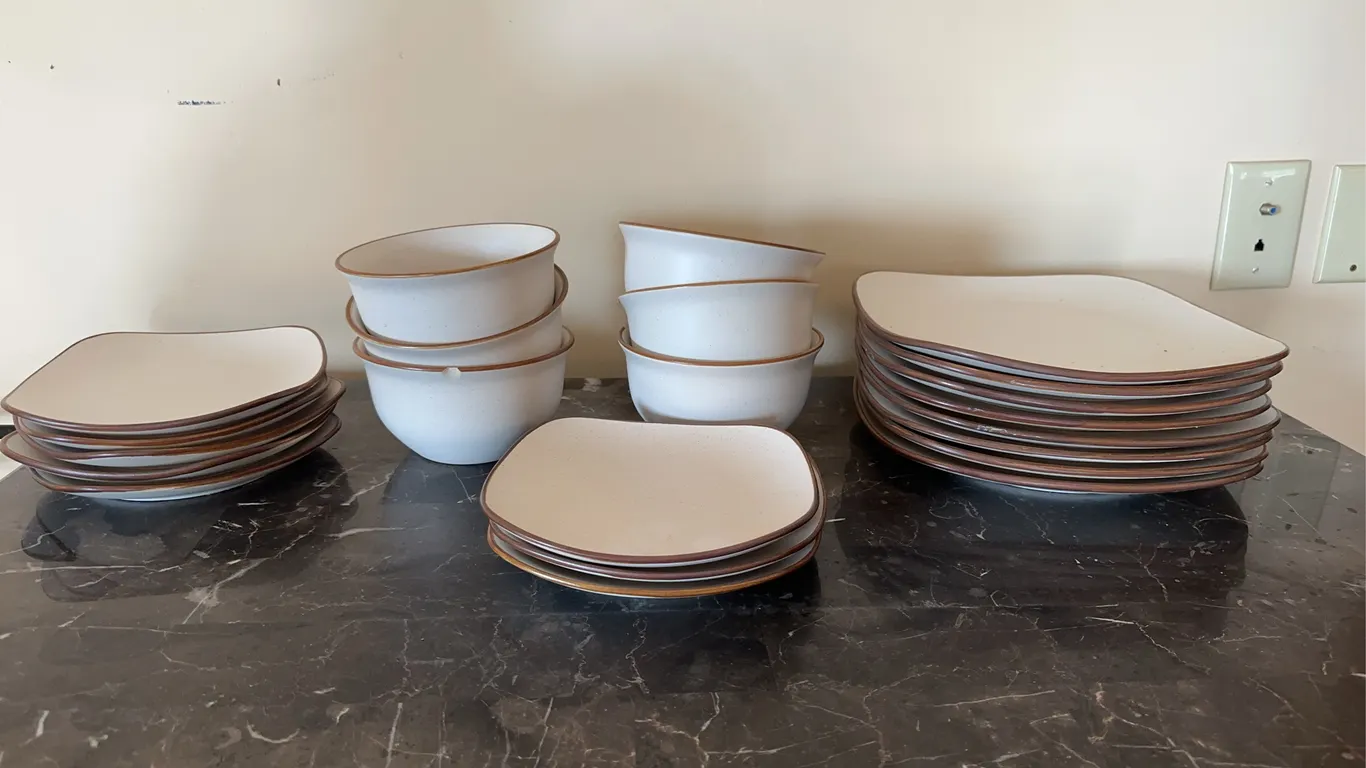 HomeTrends Collector Square Dinnerware Set - Plates and Bowls