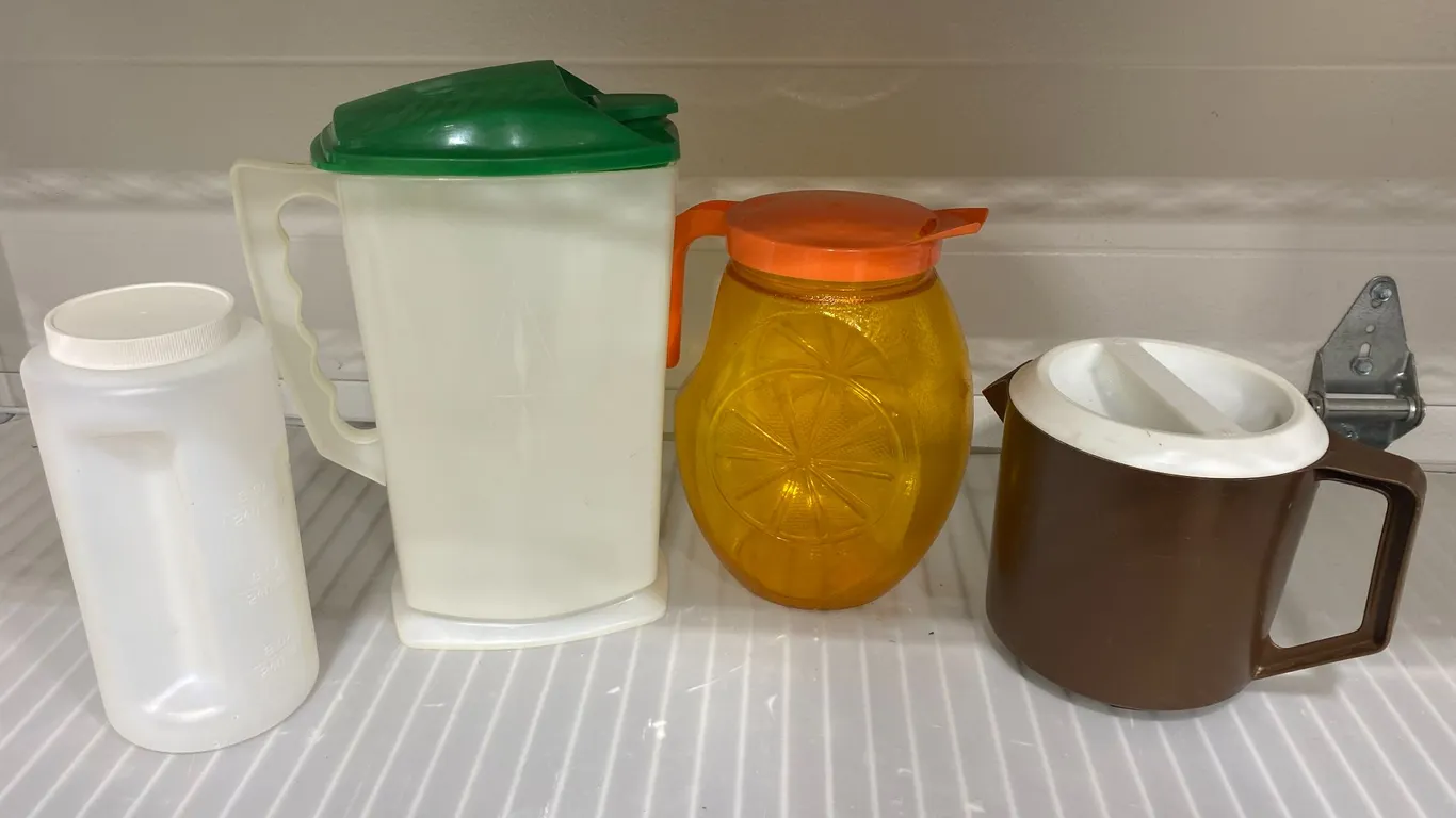 Tupperware & Retro Beverage Lot