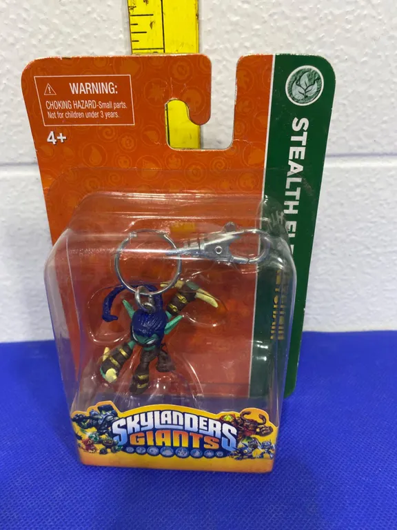Skylanders Giants Stealth Elf Keychain in Original Packaging