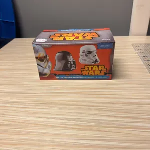 Star Wars salt and pepper shakers : storm trooper and Darth Vader Ceramic