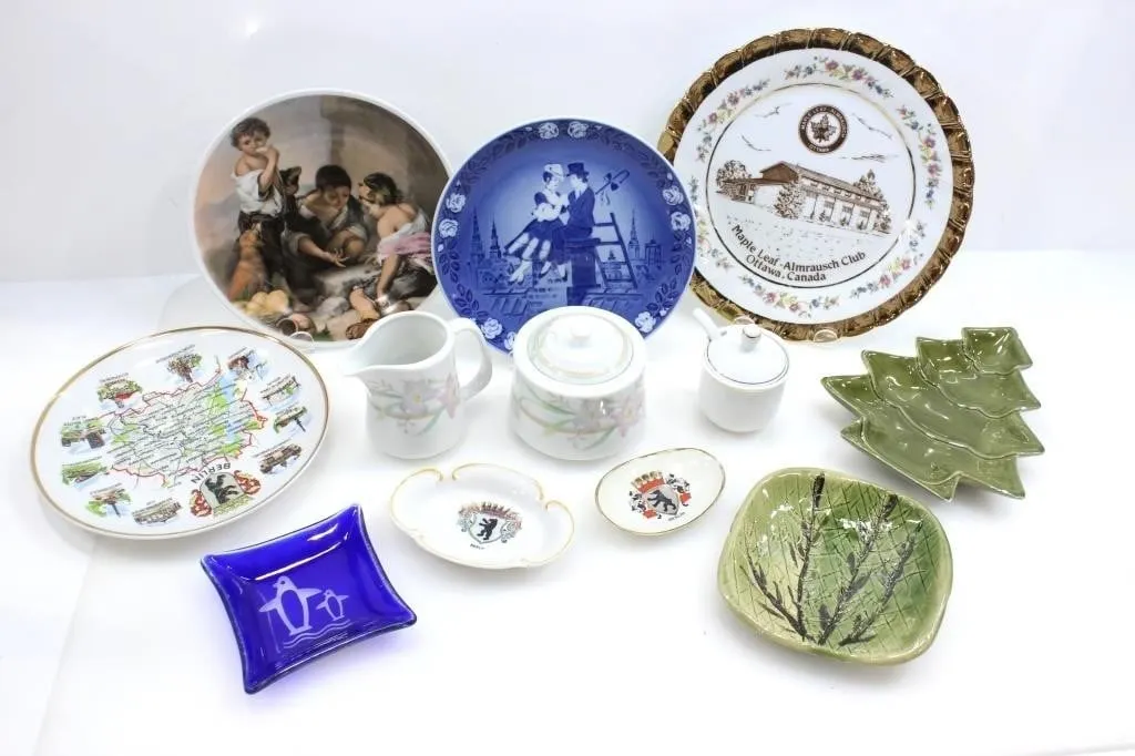 ASSTD PORCELAIN & SOUVENIR CERAMIC PLATES & TRAYS