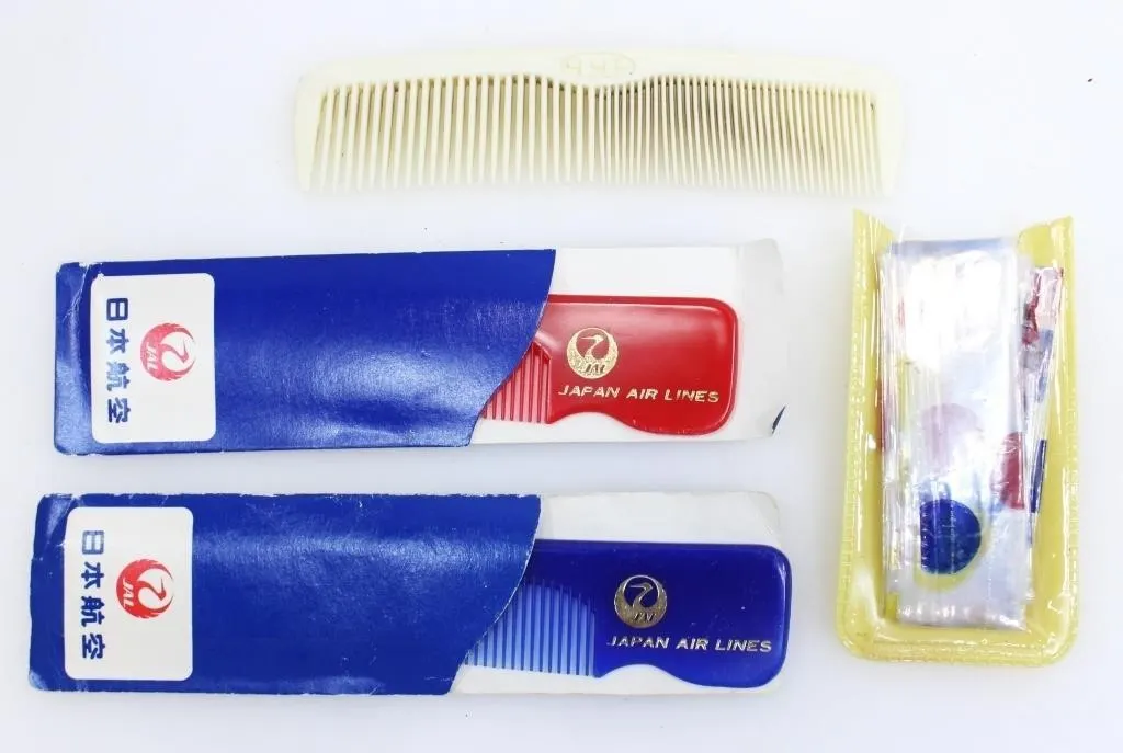 VTG POLKA-DOTTED RAIN BONNET & COMBS