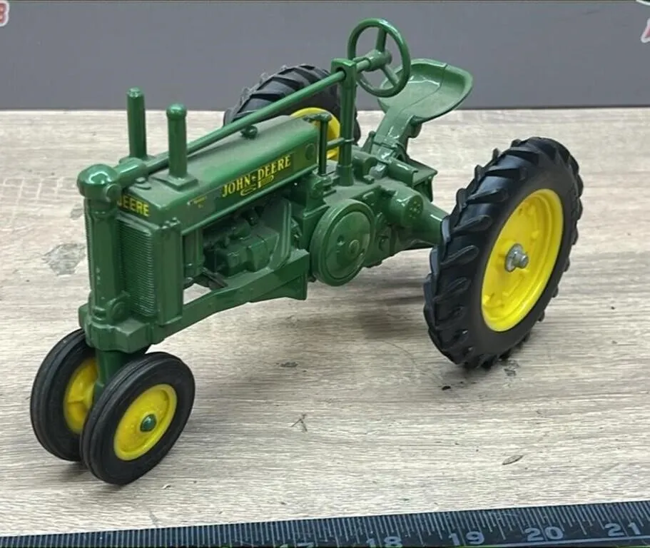 ERTL 1:16 John Deere GP Tractor.
