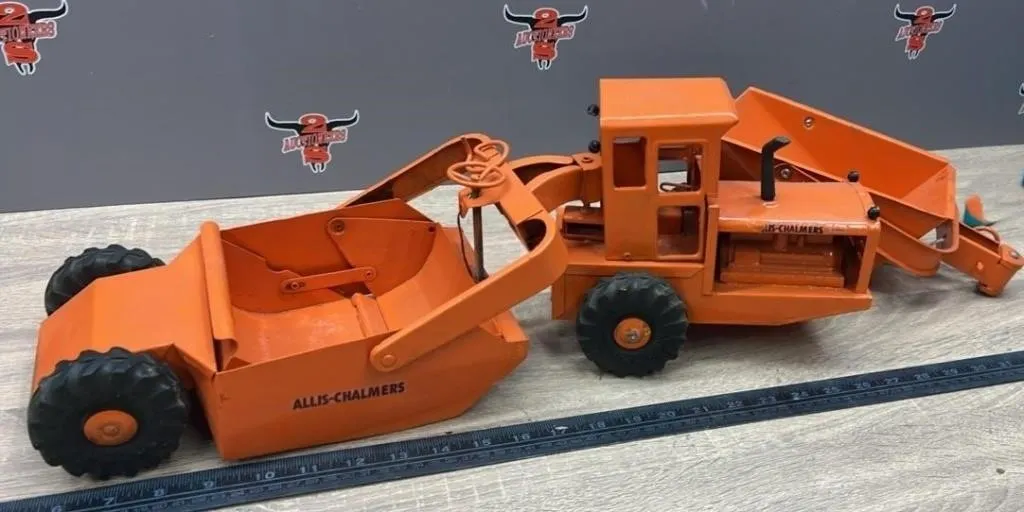Structo Toys 23" Motor Scraper and Changeable