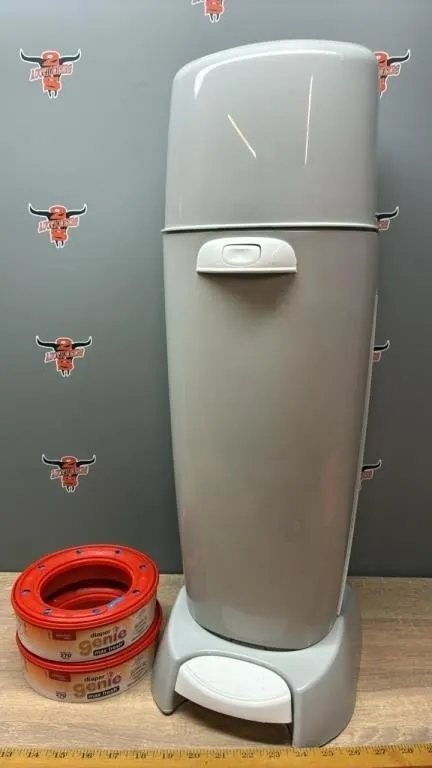 Playtex Diaper Genie & 2 Refills. *NO SHIPPING