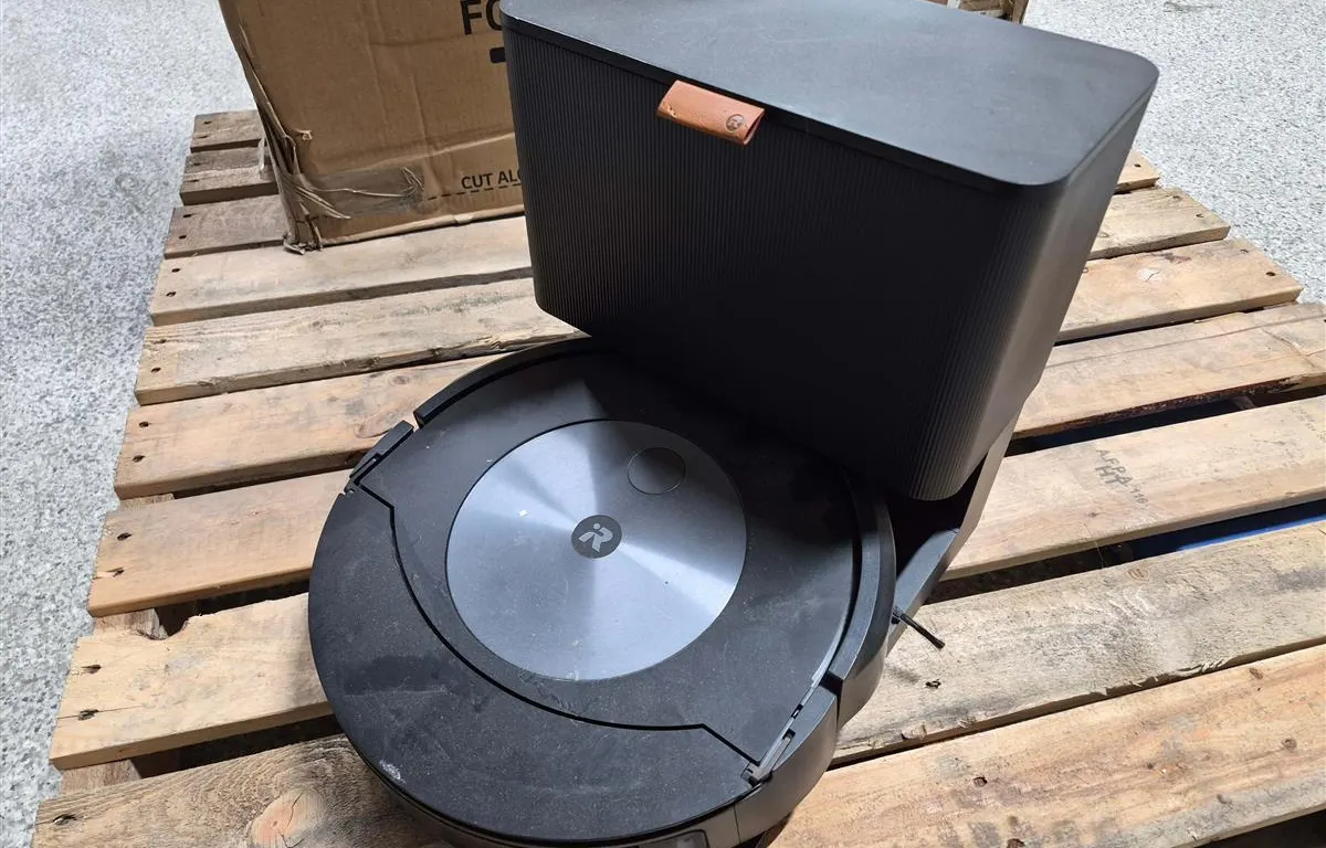 iRobot Roomba Robot Vacuum
UNRESERVED