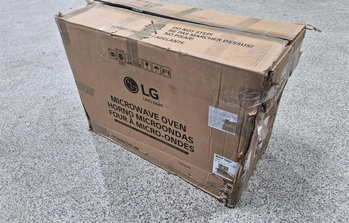 LG MVEF1323F Over-the-Range Microwave Oven
UNRESERVED