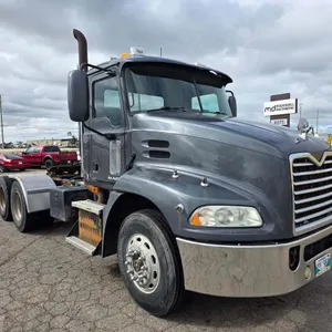 2009 Mack Pinnacle XU613 T/A Semi Truck