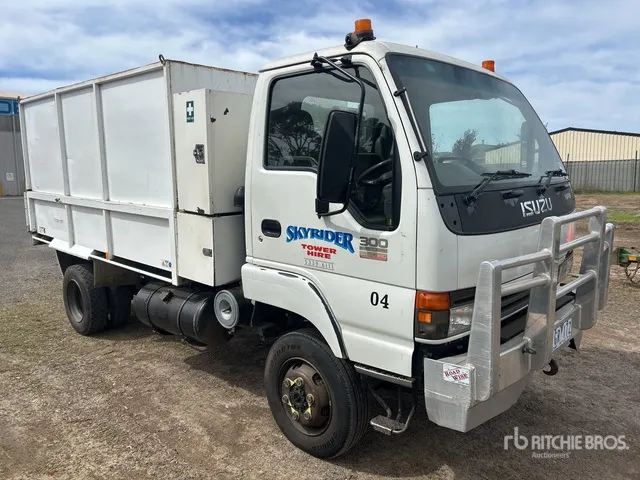2004 Isuzu NPS 300 4x2 S/A Dump Truck