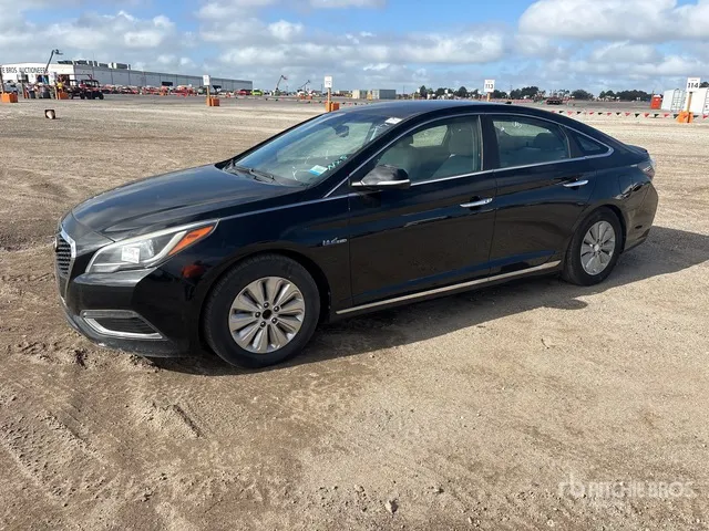 2016 Hyundai Sonata SE Hybrid Automobile