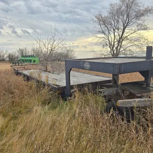 Univision Gooseneck Trailer 20ft with folding ramps and converter, Located offsite by Tessier, SK