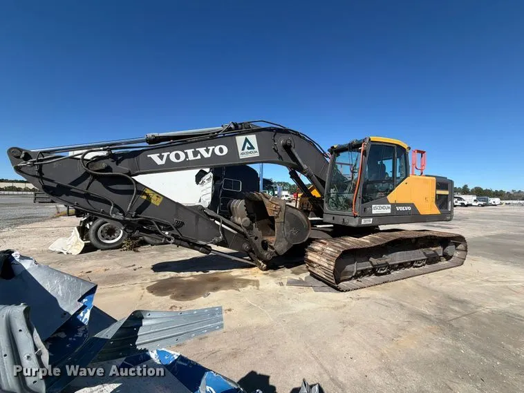 2022 Volvo EC220 EL excavator