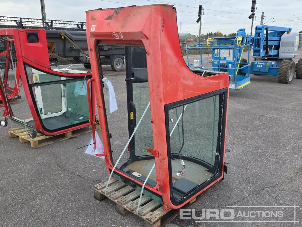 Cabin to suit Yanmar VIO25-4
