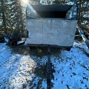 Redekop chaff spreader wagon, trailer mounted