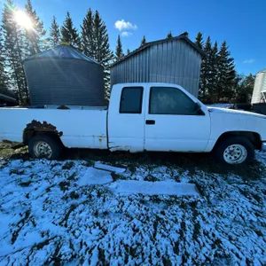 White chevy ext. cab, V8 auto, showing 139,775 Kms