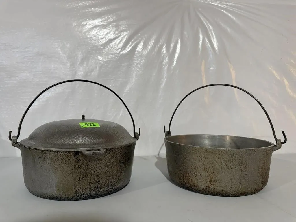 Vintage hammered aluminum stock pots (2), one lid