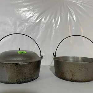 Vintage hammered aluminum stock pots (2), one lid