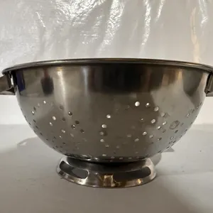 Stainless steel colander