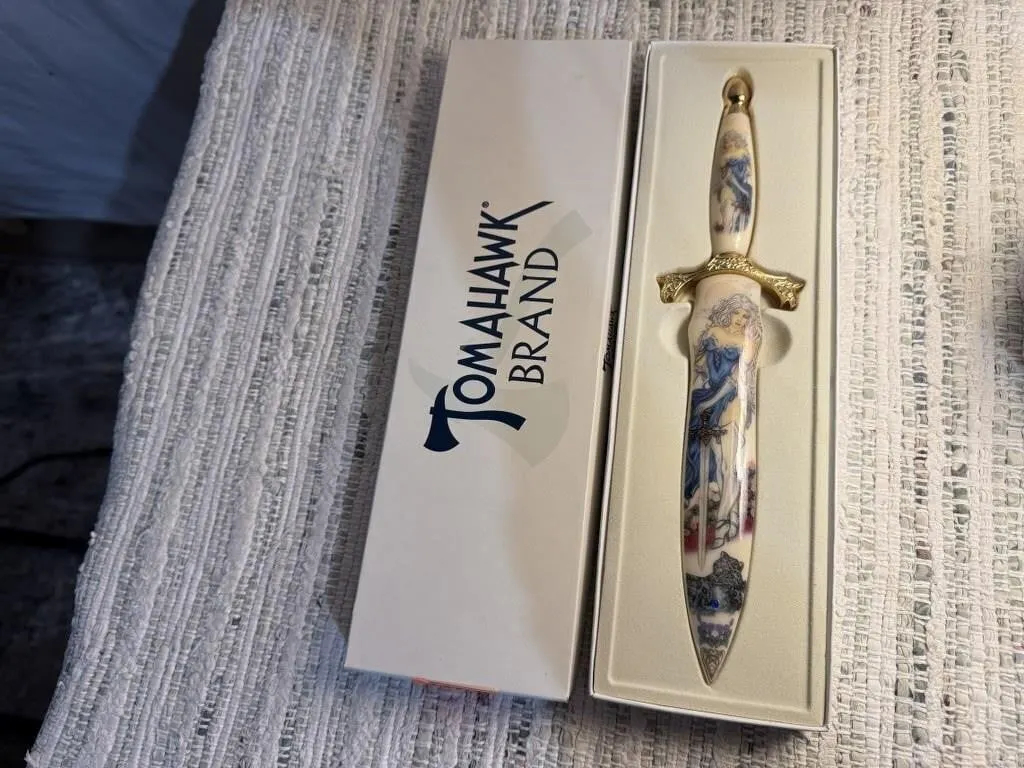 Tomahawk decorative dagger