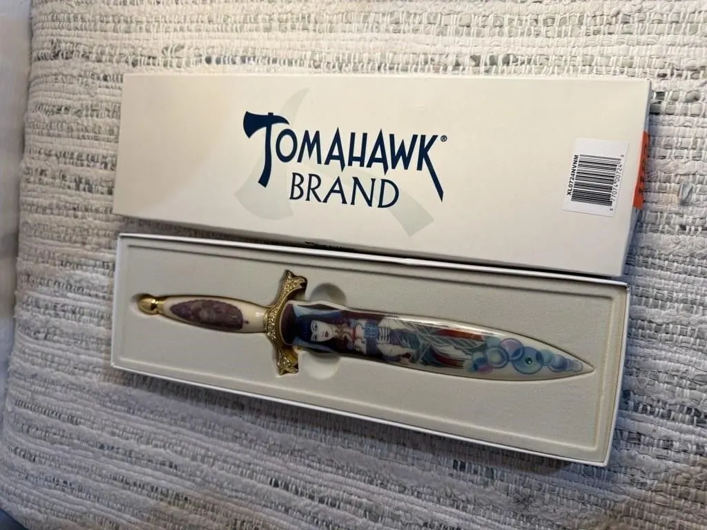 Tomahawk decorative dagger