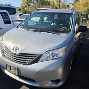 (#E971) 2016 Toyota Sienna Mini-Van