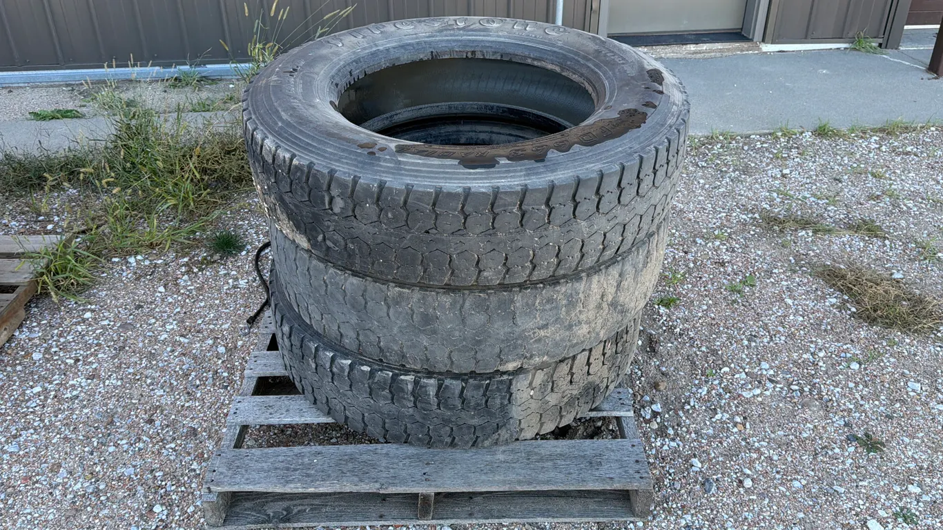 (3) Firestone 285/75R24.5 Semi Tires