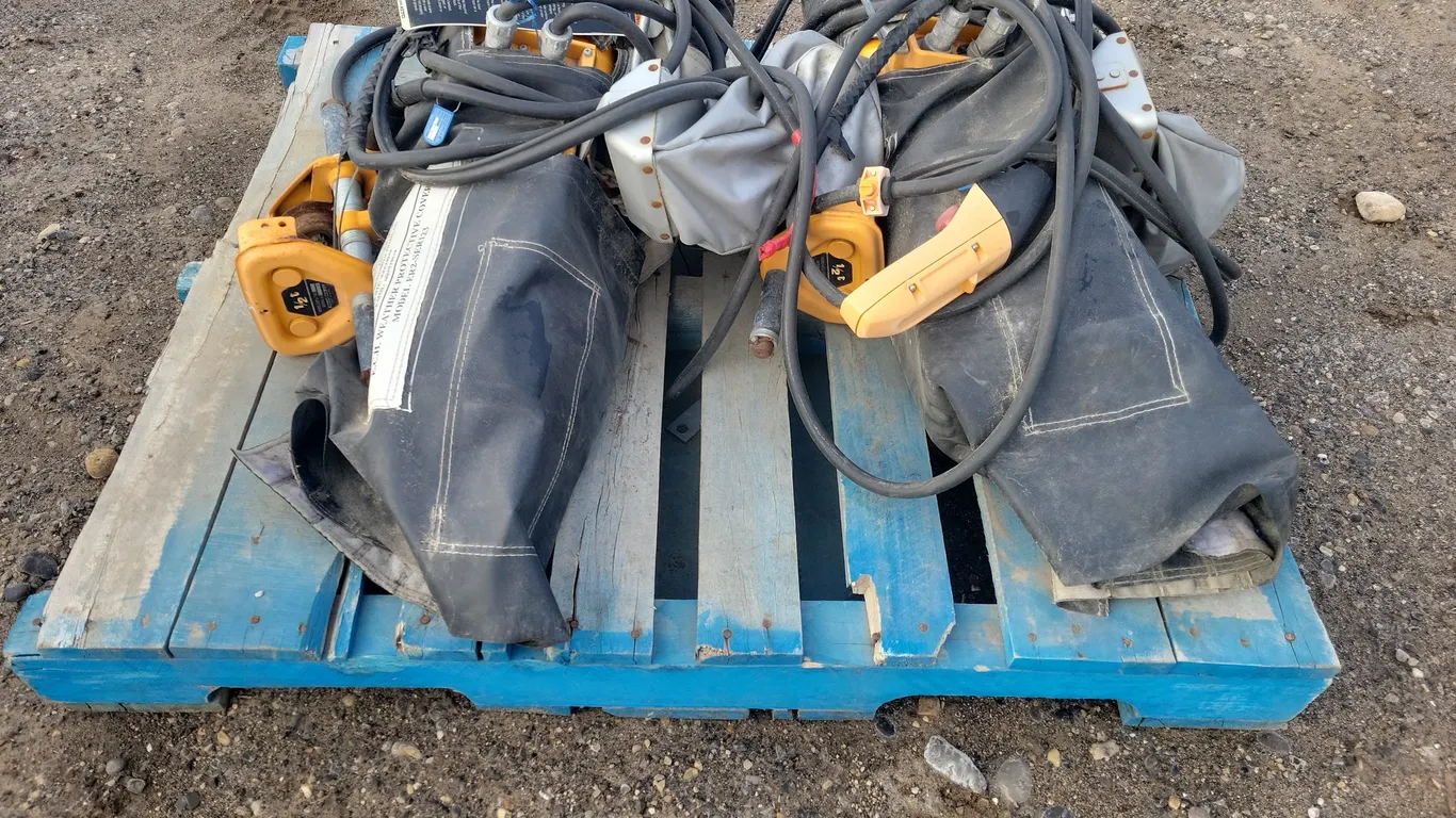 2 Hoists and Cranes