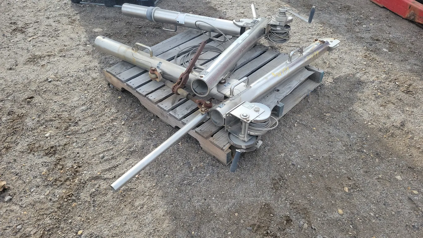 2 portable Devit Crane