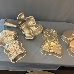 Character cake pans