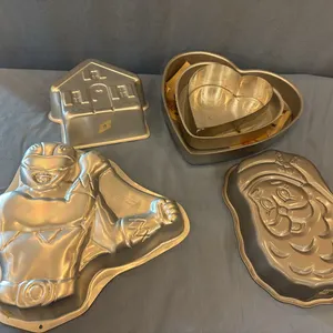 Character cake pans