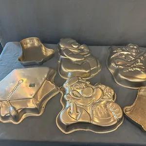 Character cake pans