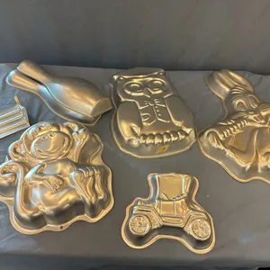 Character cape pans