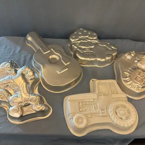 Character cake pans