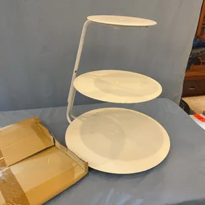 Fliating tiers cake rack