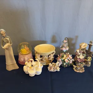 Figurines & Decor