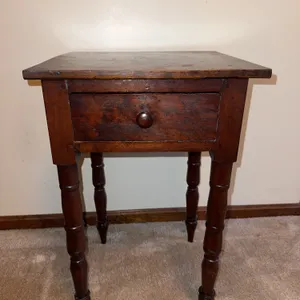 Early American Single Drawer Side Table