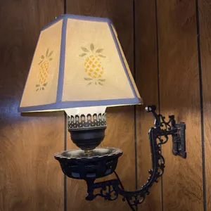 Cast Iron Bracket Oil Lamp