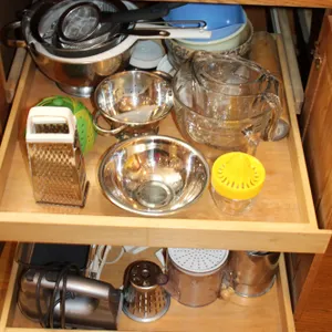 Kitchenware & Measuring Cups